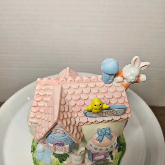 Lillian Vernon Porcelain Eastern Music Box Plays Easter Parade - Picture 3 of 12